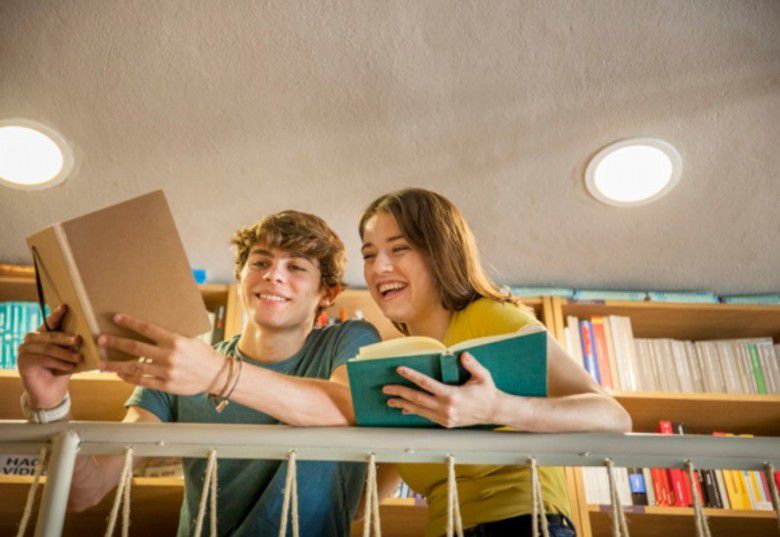 Dukung dan kasih pujian saat berbuat baik