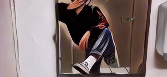 Terungkap Sudah,  Alasan Wanita Suka Foto Selfie di Kamar Mandi