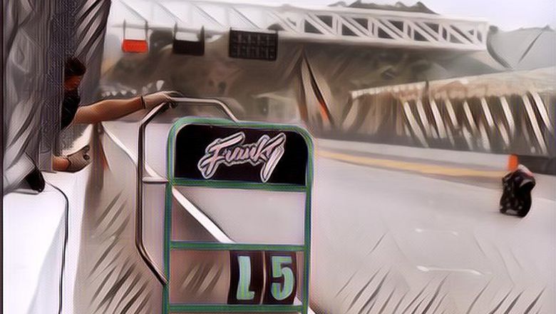 Fungsi Pit Board di MotoGP yang Punya Peran Penting untuk Pembalap