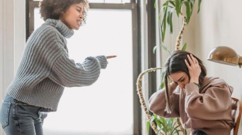 4. Menyalahkan Orang Lain yang Tidak Mau Membantu