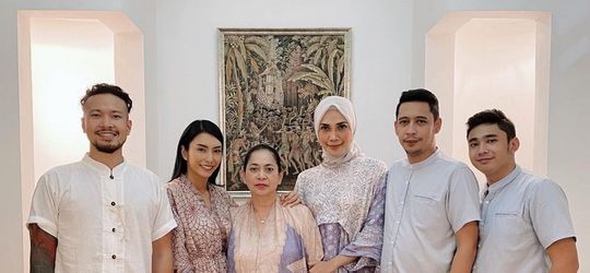 Foto Terakhir Tyas Mirasih Bersama Suami Sebelum Digugat Cerai