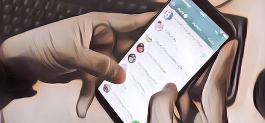 Gak Sengaja Menampilkan Chat WA Saat Mengajar Online, Siswa Syok Isinya Banyak Konten Dewasa di HP Gurunya