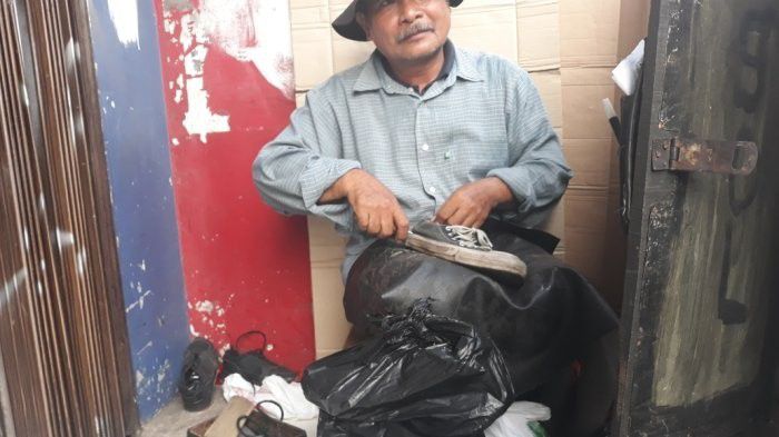 #6 Tukang sol sepatu