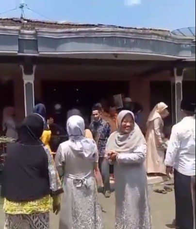 Dateng ke Rumah Mempelai Wanita yang Lain