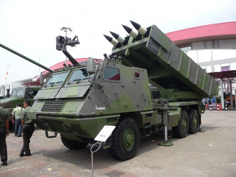 3. Peluncur roket MLRS Astros II Mk6
