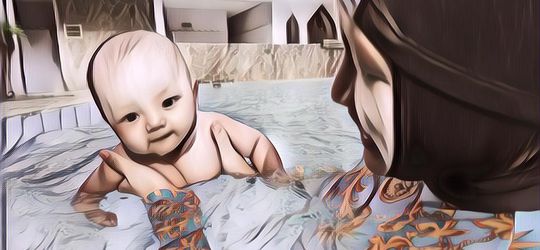Bolehkan Bayi Berenang di Air Dingin? Simak Jawaban Serta Tips dan Trik Berikut