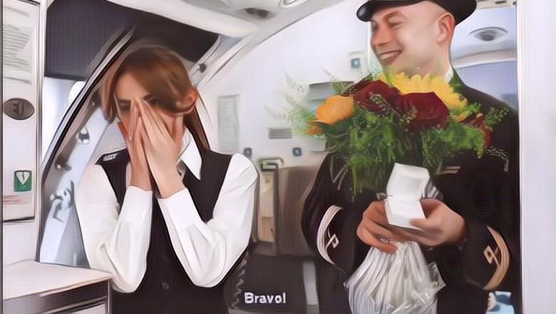 Sweet Abis... Pilot Ini Tiba-Tiba Ngelamar Kekasihnya yang Pramugari di Dalam Pesawat