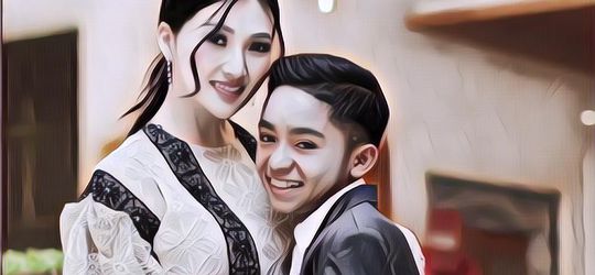 Waduh! Betrand Peto Komplain Baju Sarwendah Hingga Pegang Area Dada Tunjukan Batas Ketinggian