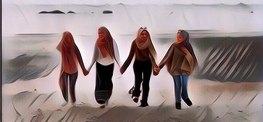 Inspirasi Outfit Hijab ke Pantai, Tetap Modis Tanpa Gerah