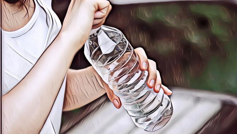 Seorang TikToker Keracunan Air Mineral Usai Melakukan Hal Fatal Ini