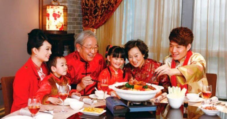 3. Makan Bersama Keluarga Besar