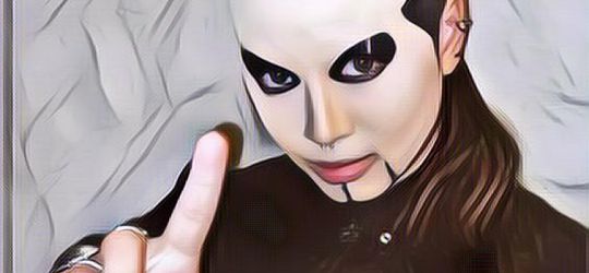 Riasan Wajah Nyeleneh Saat Rayakan Halloween, Bukannya Serem Malah Jadi Lucu