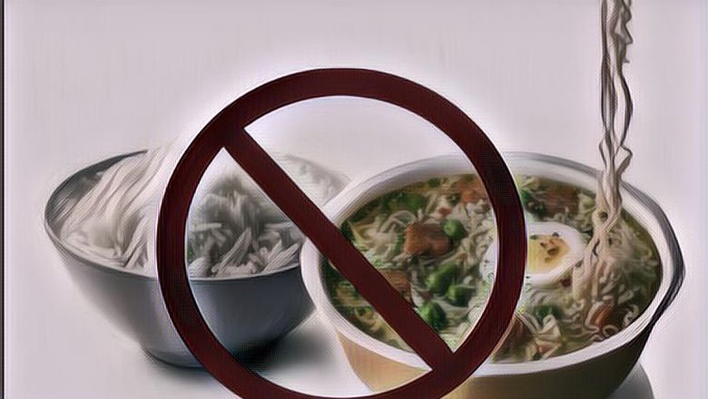 BERBAHAYA! Ternyata Makan Mie Instan Campur Nasi Sangat Tidak Disarankan!