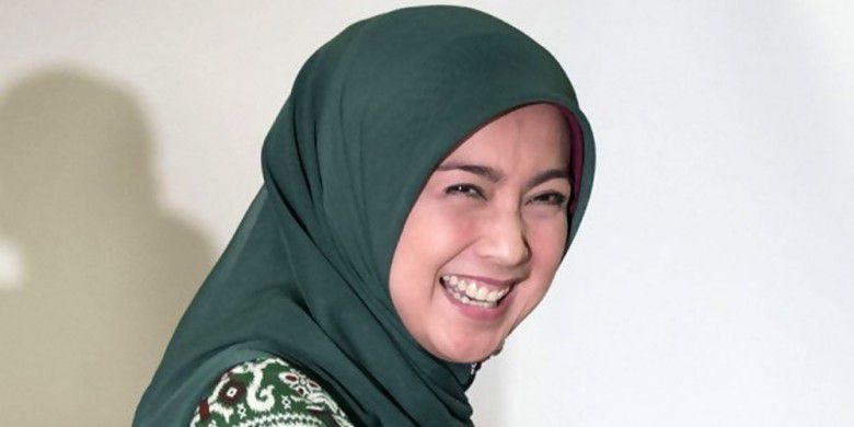 2. Desy Ratnasari