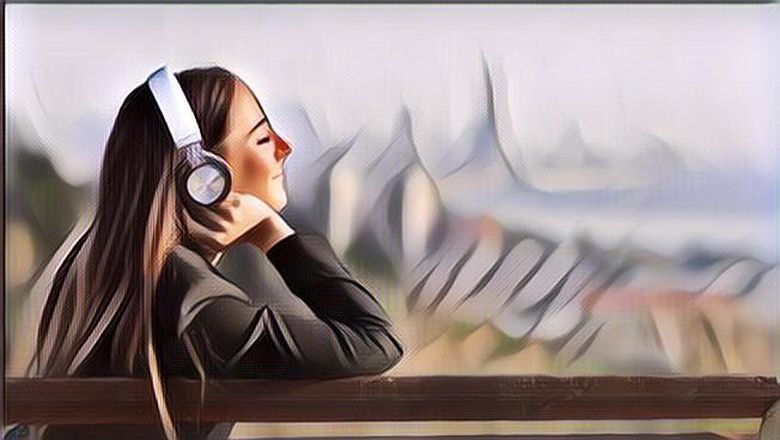 Enggak Aneh Kok! Ternyata Ini Alasan Orang Menangis Saat Mendengarkan Lagu, Kamu Juga Begitu?