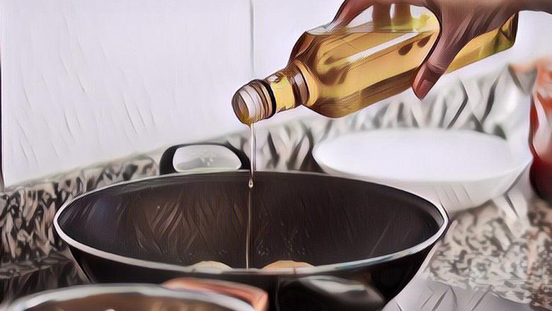 Gebetan Ini Tuai Pujian Netizen Karena Bawakan Minyak Goreng untuk Keluarga Kekasih: Benar-Benar Mantu Idaman!