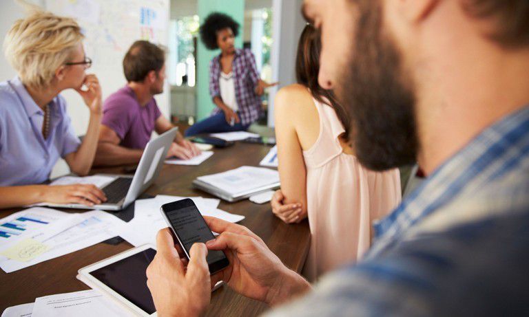 Bebas handphone saat rapat