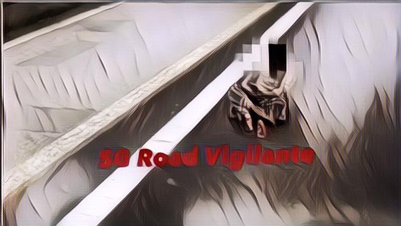 Viral Seorang Pria di Singapura Duduk di Tengah Jalan Tol Sembari Main Ponsel