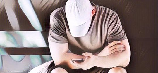 5 Tanda Cowok Naksir sama Kamu Dilihat dari Kebiasaan Chatting