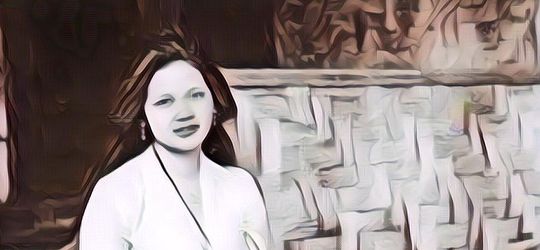 Wanita Ini Bikin Semua Orang Terpesona, Netizen Jadi Salfok ke Benda di Tangannya