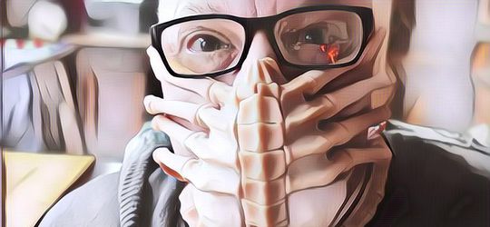 Terinspirasi dari Film 'Alien', Seniman Kreatif Ini Bikin Masker Facehugger yang Keren Tapi Horor!