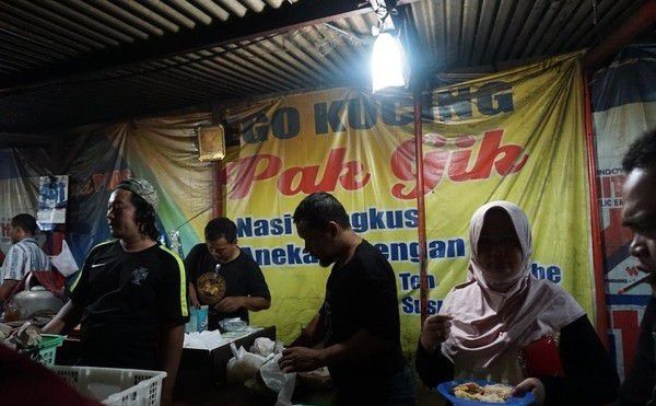 2. Angkringan Pak Gik