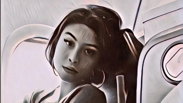 Cieee.. Beli Hotel, Awkarin Dapat Karangan Bunga Dari Mantan