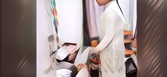 Jelang Malam Pertama, Seorang Istri Malu Ganti Baju di Depan Suami