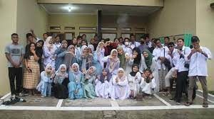 # Sempat Mengajar di Malaysia Sampai Kemudian Jadi Orangtua Asuh