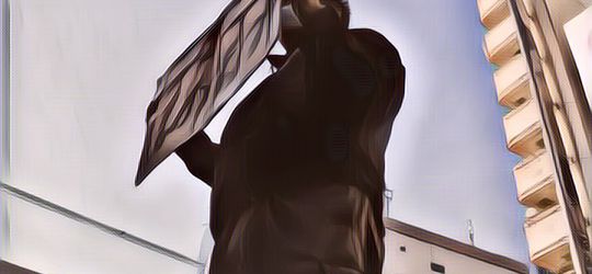 Seorang Pria Bisa Menghasilkan Duit dari Memuji Orang, Ini Kisahnya