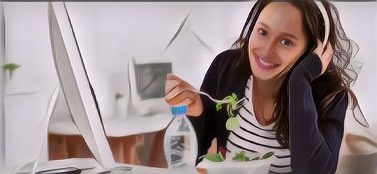 Benarkah Musik Bisa Cegah Seseorang Makan Berlebihan? Ini Kata Ahli!