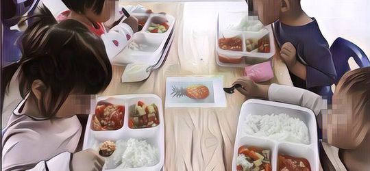 Anak TK Dipaksa Makan Di Toilet, Ternyata Di India Udah Biasa