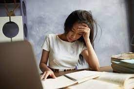 2. Takut Melakukan Sesuatu Sendirian