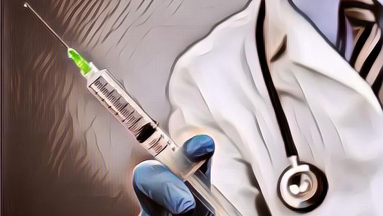 Mengapa Kalau Dokter Hendak Menyuntik Pasien, Ia Menyentil-Nyentil Suntikannya?