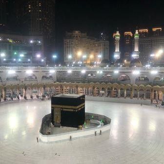 3. Foto dari dekat sepinya area Ka'bah