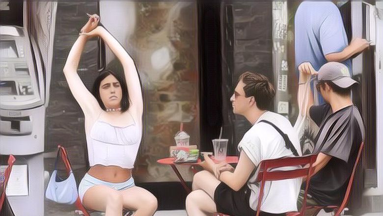 Pose-Pose Fenomenal Putri Madonna saat Pamer Bulu Ketek