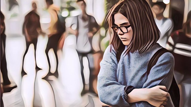 Apakah Kamu Pemalu atau Mengidap Kecemasan Sosial? Gini Cara Bedainnya Gengs