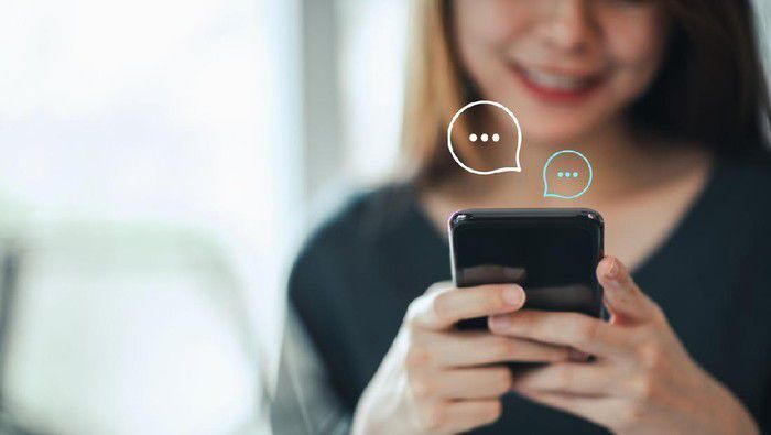 3. Sedang Chat dengan Orang Lain