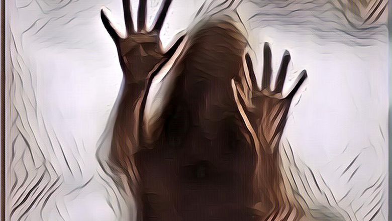 Serem Banget! Penampakan Hantu Muncul di Rumah Guru yang Sedang Memberi Pelajaran Online