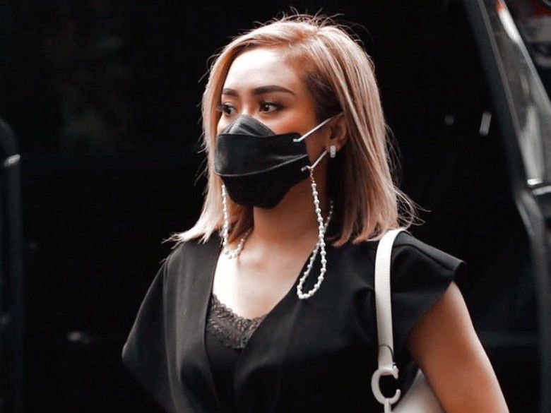 Berobat ke Luar Negeri dan Beralih ke Vitamin Herbal