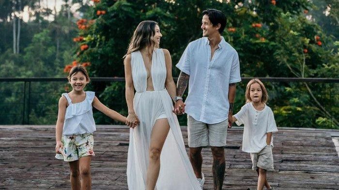 2. Irfan Bachdim dan Jennifer Kurniawan