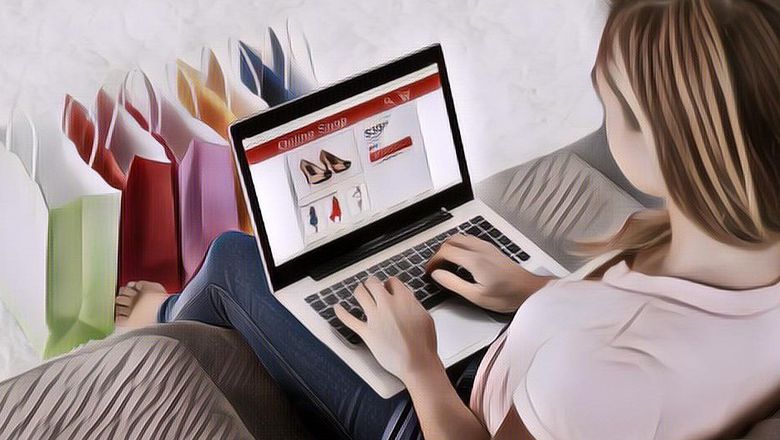 Duh! Wanita Ini Beli Gaun Online Tapi yang Datang Malah Kayak Mirip Sarung Bantal