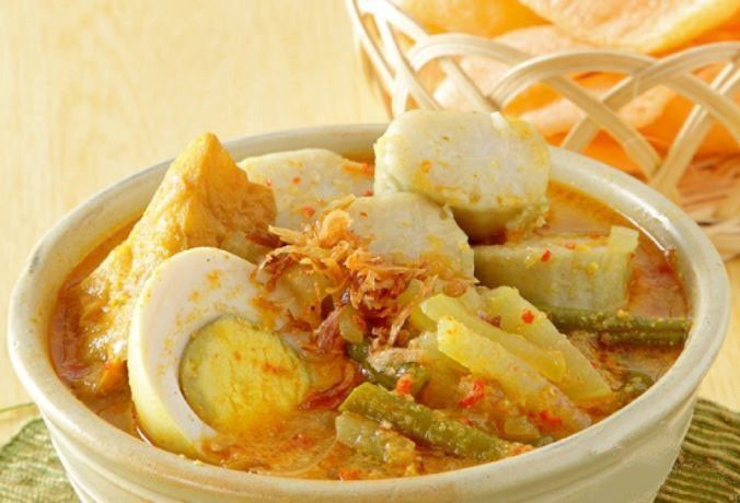 8. Lontong Sayur