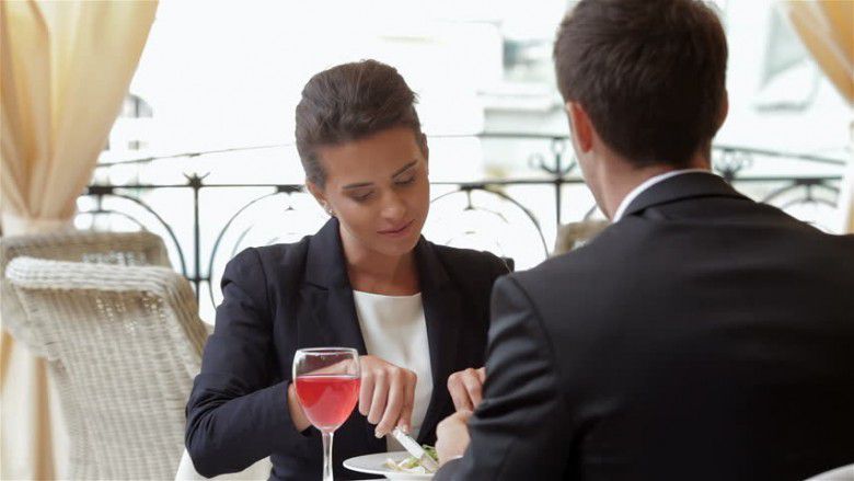 5. Cerdas dan bisa mudah nyambung kalo diajak ngobrol