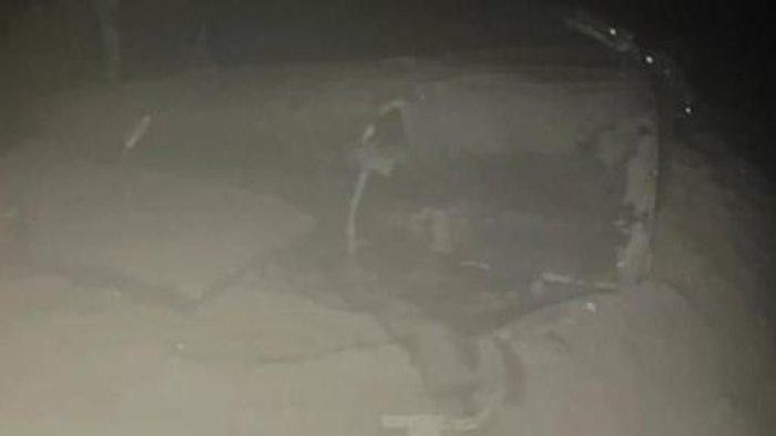 Foto kemudi kapal yang berhasil ditangkap di kedalaman 838 meter. Ikut terkubur di dasar lautan.