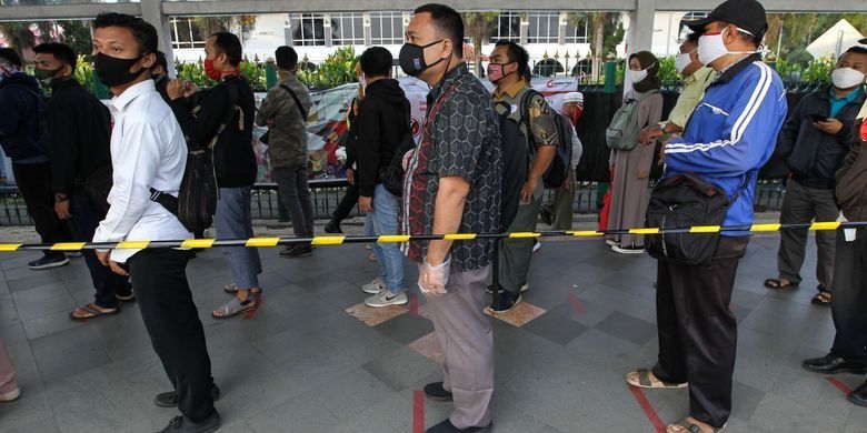 1. Mengantre Adalah Budaya