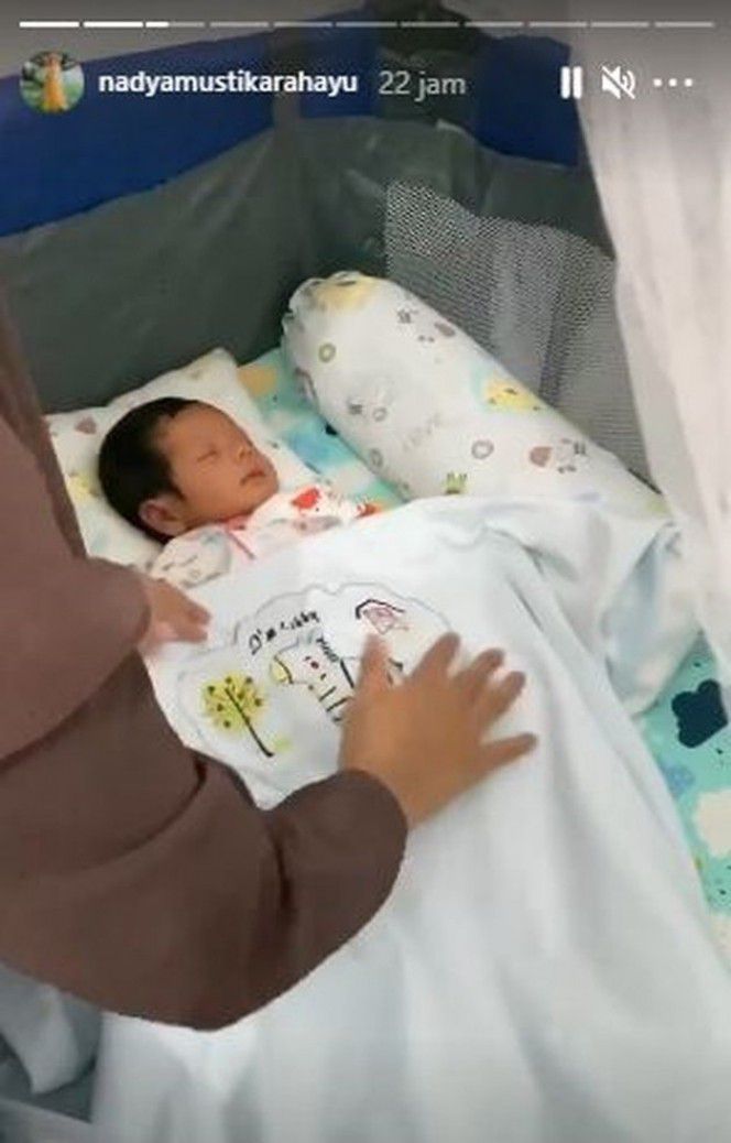 1. Potret Bayi Syaki Mencuri Perhatian