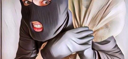 Lawak Abis! Para Polisi Iseng Nyanyi ‘Happy Birthday’ Saat Tangkap Maling, Pelaku Malah Nyengir