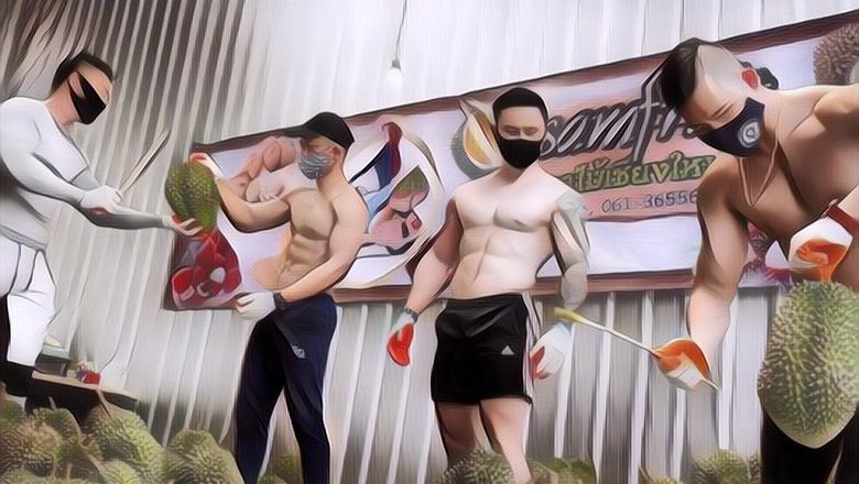 Pedagang Durian Asal Thailand Bikin Kaum Hawa Langsung Mau Beli, Auto Salfok~