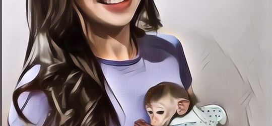 Maria Vania Gendong Monyet Irfan Hakim Bikin Salfok, Netizen: Pengen Digendong Juga~